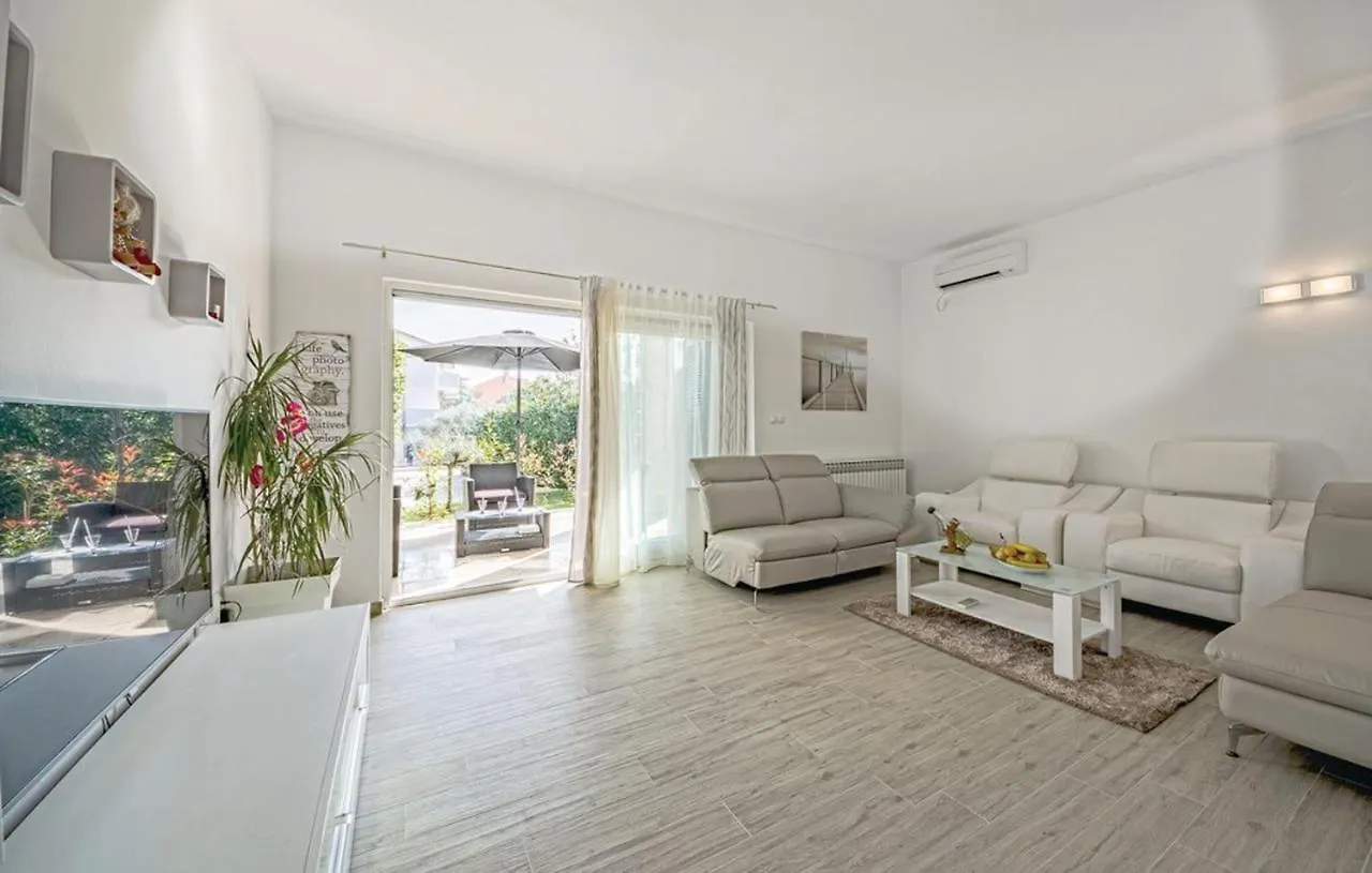 Villa Pia Пула 0*,